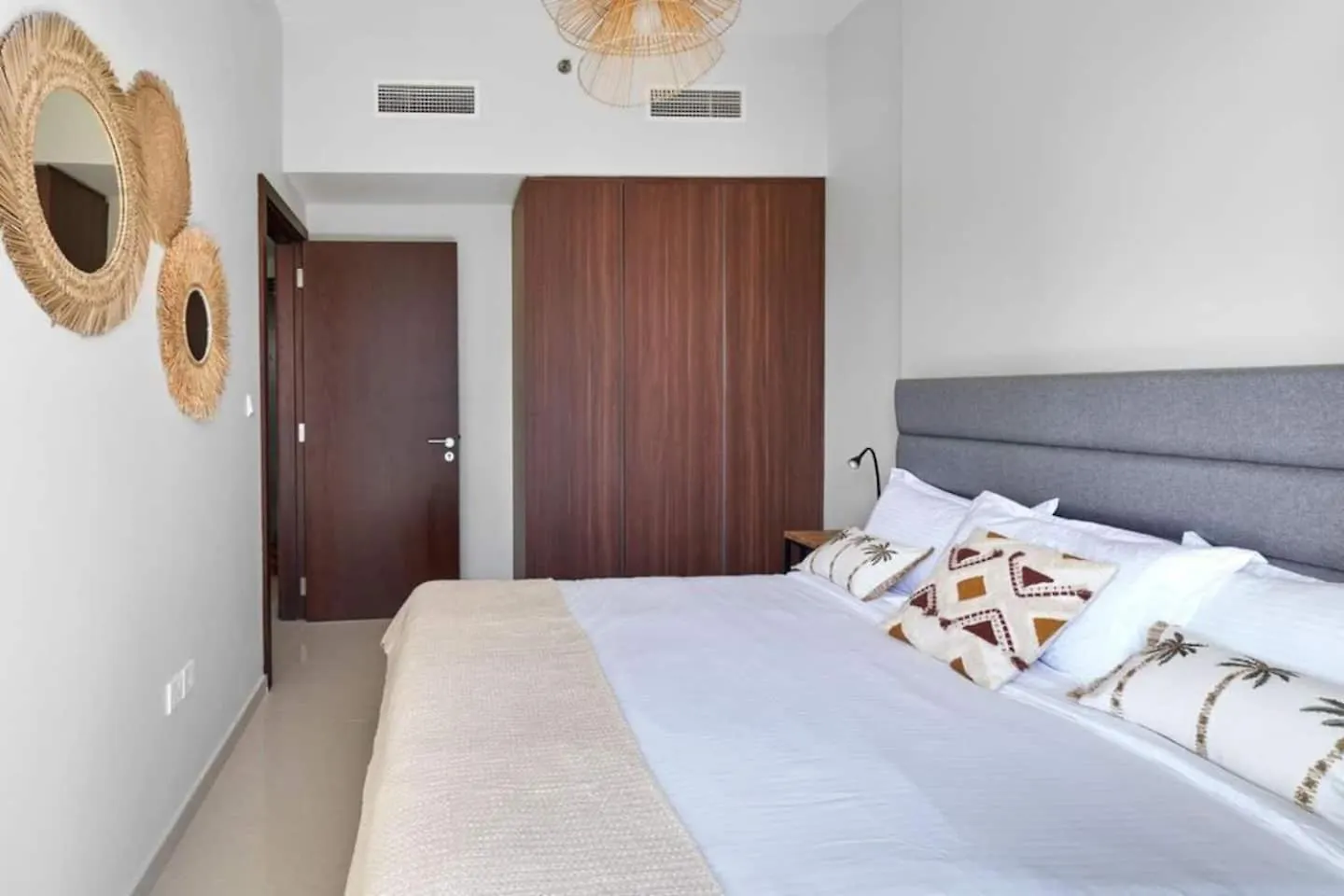 Canal View 1Br Flat 5 Min Walk To Dubai Mall 0*,  United Arab Emirates