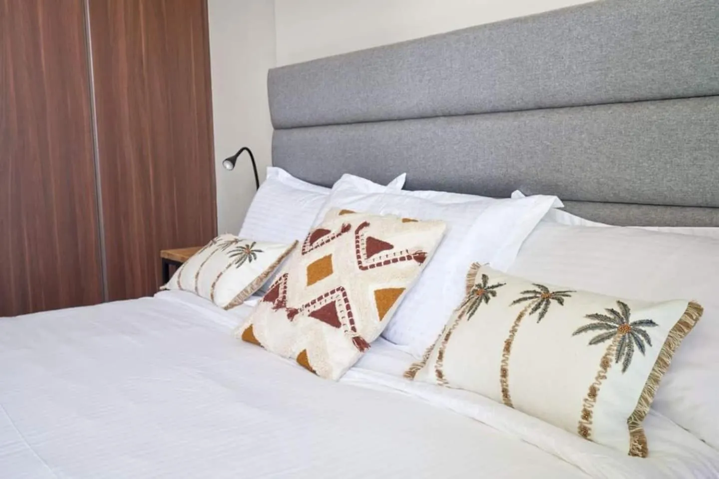 Canal View 1Br Flat 5 Min Walk To Dubai Mall 0*,  Zjednoczone Emiraty Arabskie