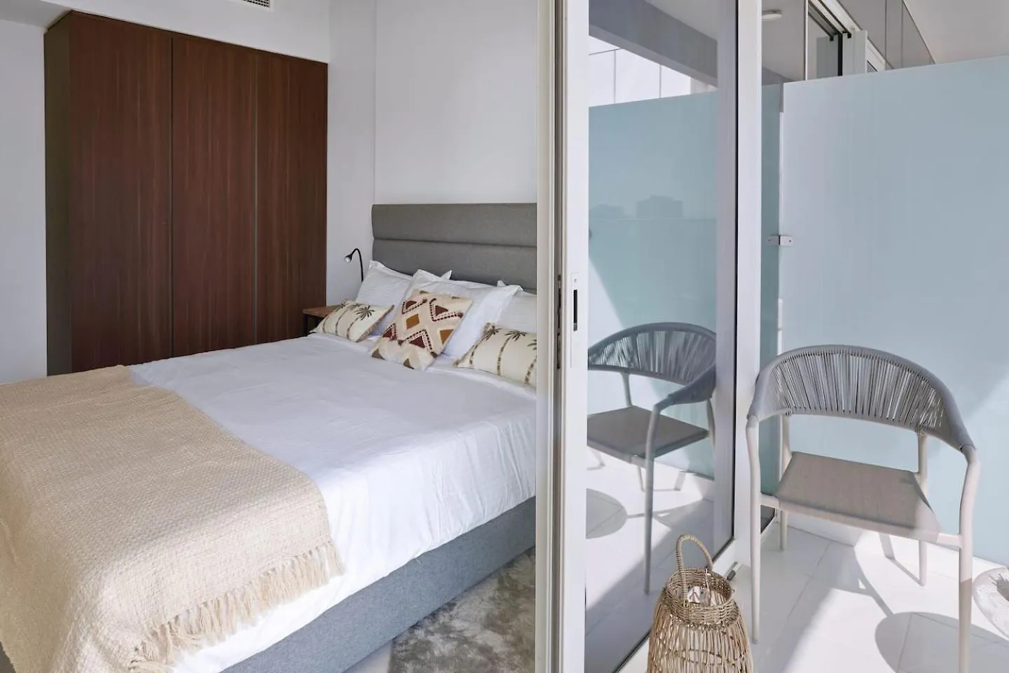 Canal View 1Br Flat 5 Min Walk To Dubai Mall Apartment